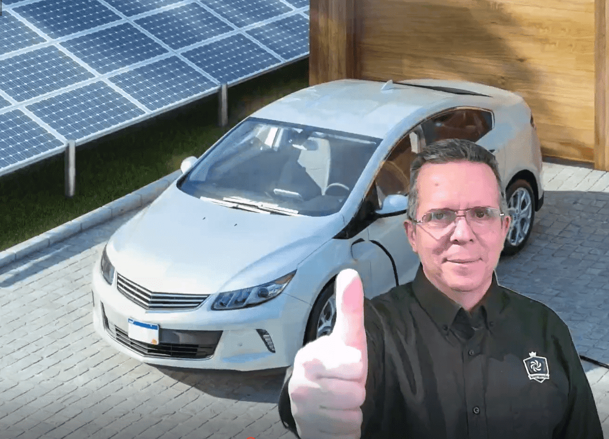 Edward Suzin y Cargador solar de autos